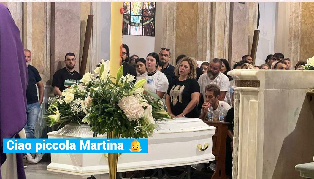 🔴Funerale della 14enne Martina Carbonaro dolore e strazio