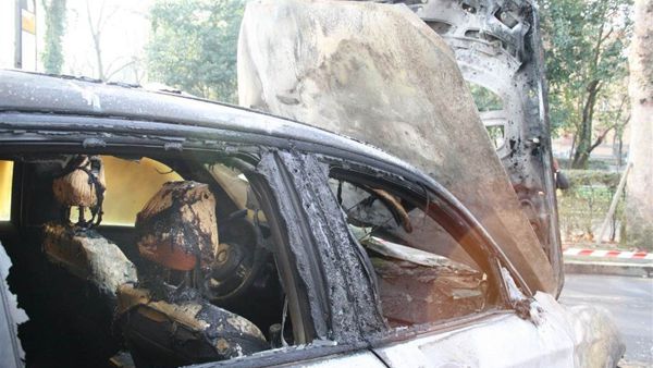 Incendiata l'auto di Davide Barzan, nella notte a Riccione