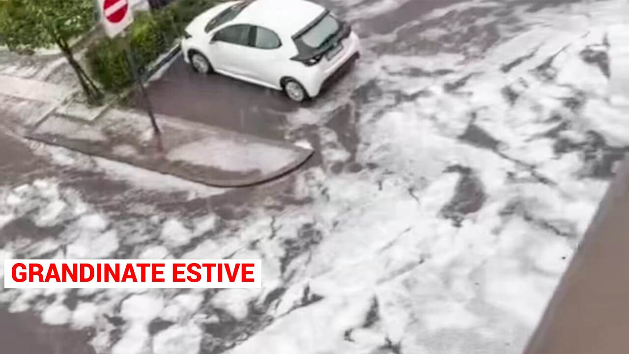 Tempeste di grandine, tutto imbiancato strade come di ghiaccio
