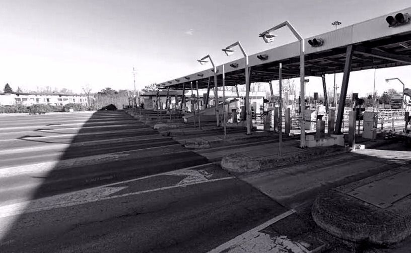 La prima rapina documentata avvenne il 19 giugno 1987 al casello autostradale di Pesaro