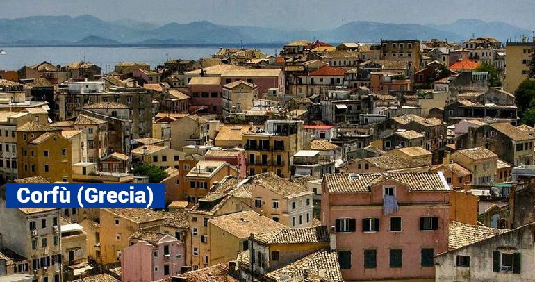 Cade dal balcone mentre è in vacanza in Grecia: ragazzo di 17 anni in gravissime condizioni