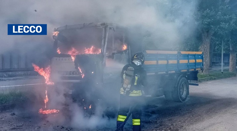 Lecco, camion in fiamme all’alba in viale Valsugana: paura nel rione Belledo, ma nessun ferito