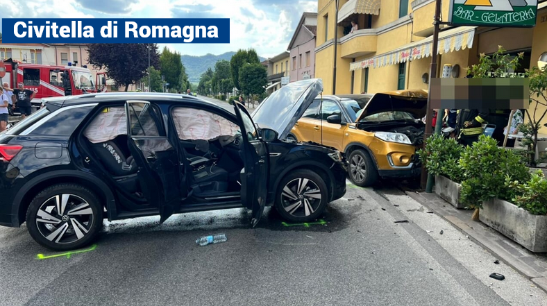 Scontro frontale tra due vetture in opposti sensi di marcia