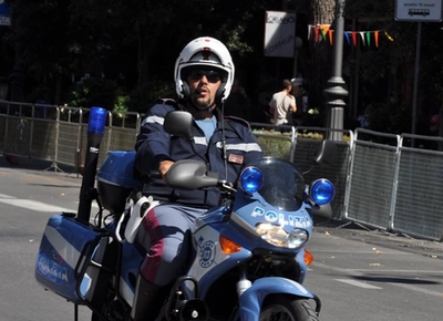 Poliziotto muore mentre va al lavoro, si sente male alla guida.