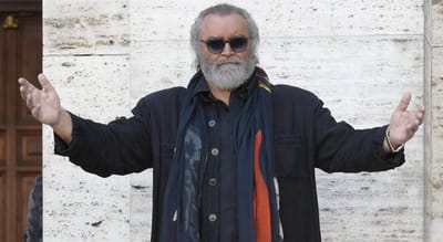 Diego Abatantuono: «Sommerso dai debiti, firmai un assegno da 17 milioni senza sapere perché.