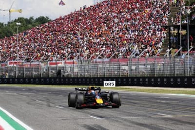 F1, Gp Emilia Romagna 2025: trionfa Verstappen, Hamilton quarto