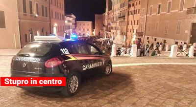 Stuprata da un altro studente in un vicolo del centro storico.