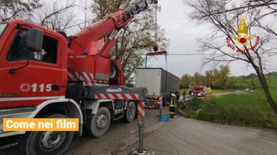Un gruppo di almeno sei malviventi ha assaltato un centro logistico a Milano