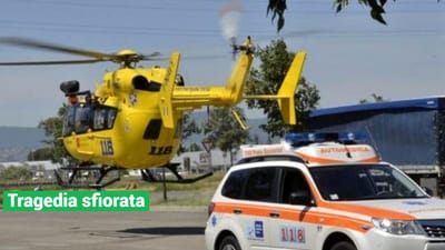 Col motorino contro un furgone, giovane ferito: sul posto anche l'elicottero
