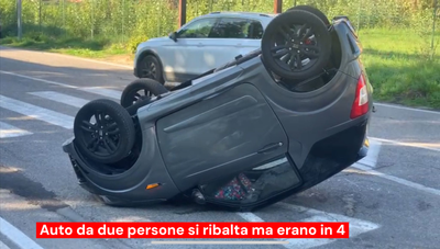 Microcar si è ribaltata in Viale Bruno Buozzi con quattro giovani a bordo.