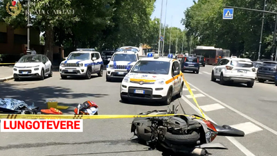 Minivan contro scooter sul lungotevere a Roma: morta una ragazza di 22 anni