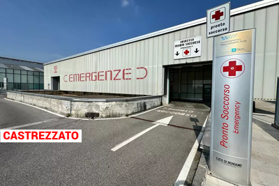 Sfugge a genitori e cade in piscina, grave bambino di 4 anni