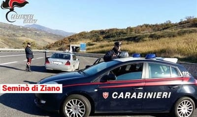 Ruba l’auto a un compaesano davanti al bar e la parcheggia in un vigneto