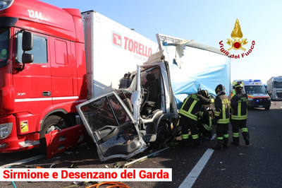 Maxi tamponamento tra camion avvenuto stamattina sulla A4, tra Sirmione e Desenzano del Garda