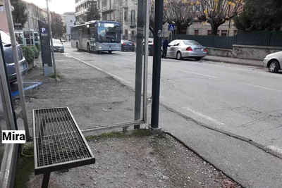 Operaio ferito in cantiere viene lasciato dagli altri operai alla fermata dall'autobus