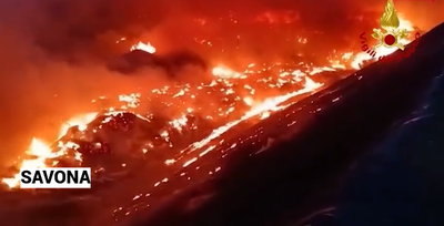 Incendio alla discarica di Bossarino, Vado Ligure: ore di lavoro per i Vigili del Fuoco