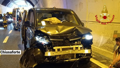 Maxi Incidente in galleria lungo la A23 10 persone ferite