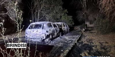 Due auto rubate smontate e incendiate: ritrovate nella notte lungo la provinciale 74