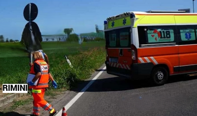Scooter e un’auto si sono scontrati frontalmente lungo la Strada Statale 124 Siracusana