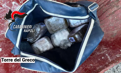 Torre del Greco, blitz dei Carabinieri: sequestrati 3 chili di hashish in un’area condominiale