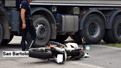 Tremendo scontro tra moto e camion: 22enne in gravi condizioni al Bufalini