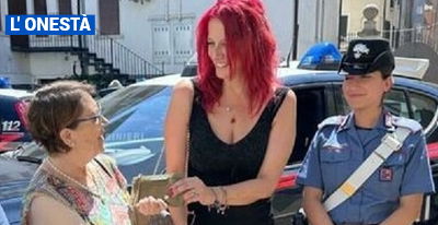 Trova un portafoglio con 710 euro e lo consegna ai Carabinieri: restituito alla proprietaria moldava