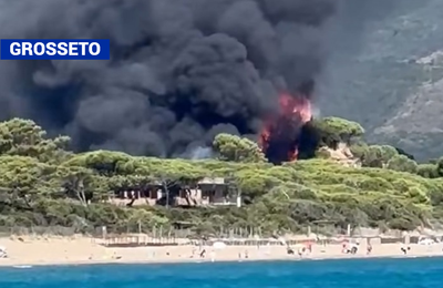 CASTIGLIONE DELLA PESCAIA, incendio in campeggio a Le Rocchette: evacuate 600 persone