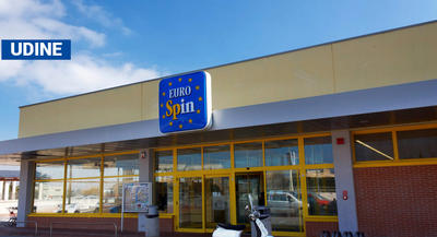 Entrano all'Eurospin di notte, ma non rubano nulla