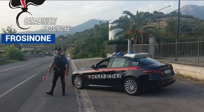Frosinone, inseguimento nella notte: forza un posto di blocco e viene arrestato alla Villa Comunale