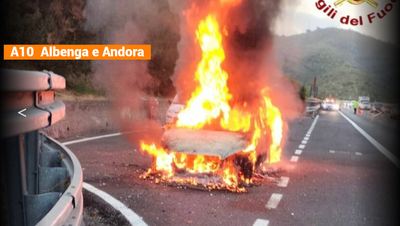 Incendio in A10, auto a fuoco tra Albenga e Andora: intervento dei vigili del fuoco