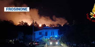 NOTTE DI INCENDI, SALVATI DUE ANZIANI DAI VIGILI DEL FUOCO
