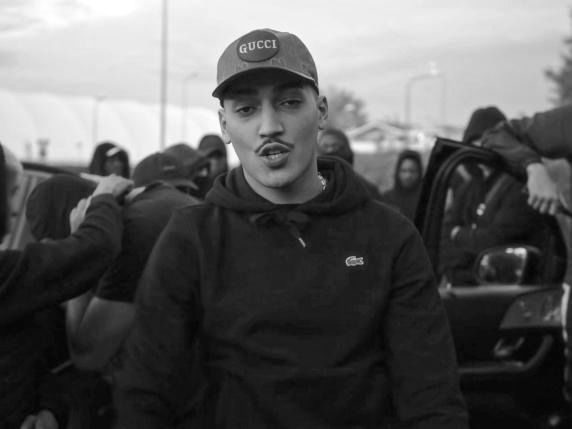 a casa del trapper Simba la Rue fra Lamborghini a noleggio, sgasate e feste di notte