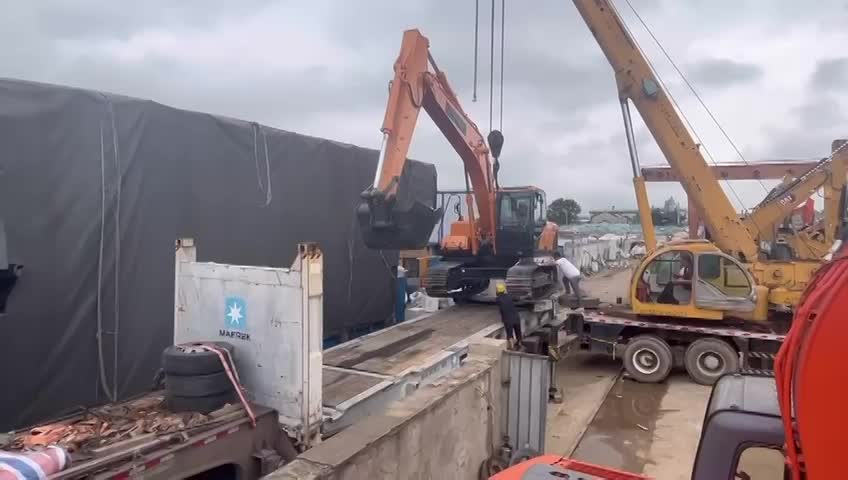 MACHINE LOADING ON VESSEL TO MOMBASA