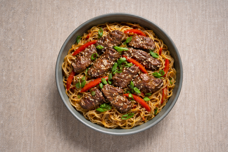 מוקפץ נודלז בקר ירקות