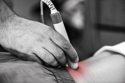 Laserterapia – o milagroso? Como a luz pode transformar o tratamento fisioterapêutico