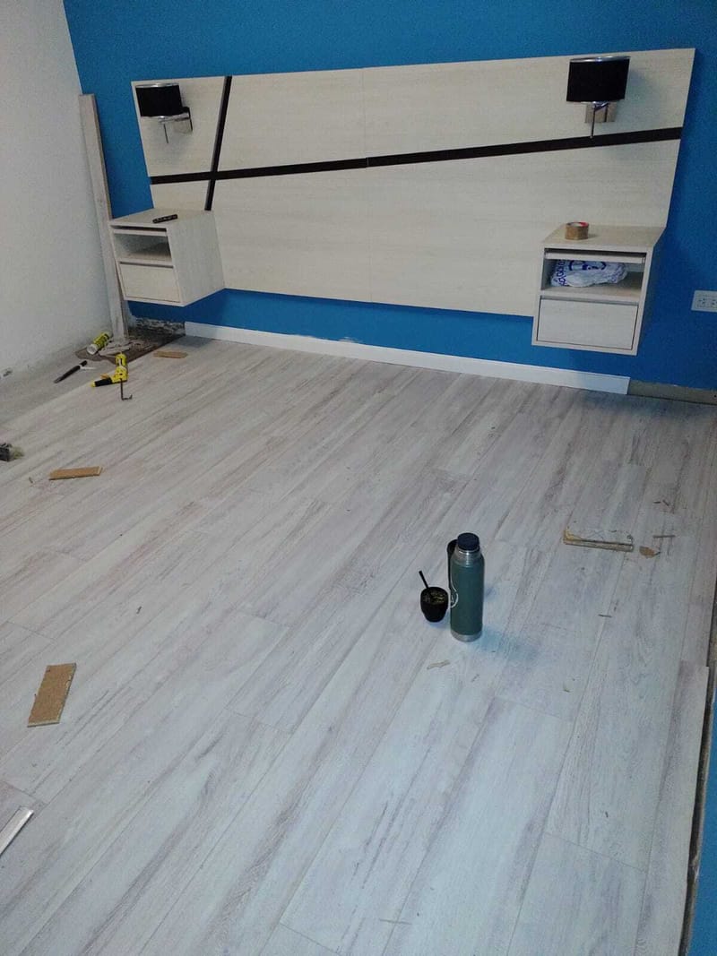 Actualización de Revestimientos en Villa Juana: Nuevo Piso, Mayor Calidez