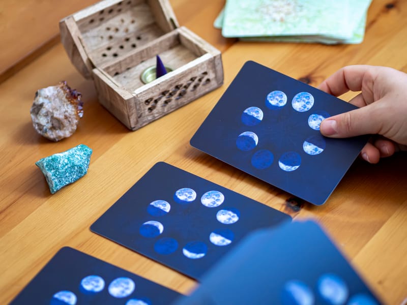 Top 10 Lunar Cycle Tarot Rituals, Art Therapy Practices for New Moon to Full Moon Healing