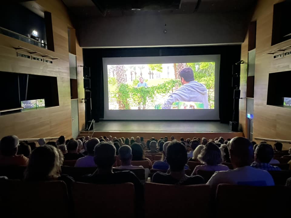 מלוח קצת חריף | הקרנות מיוחדות