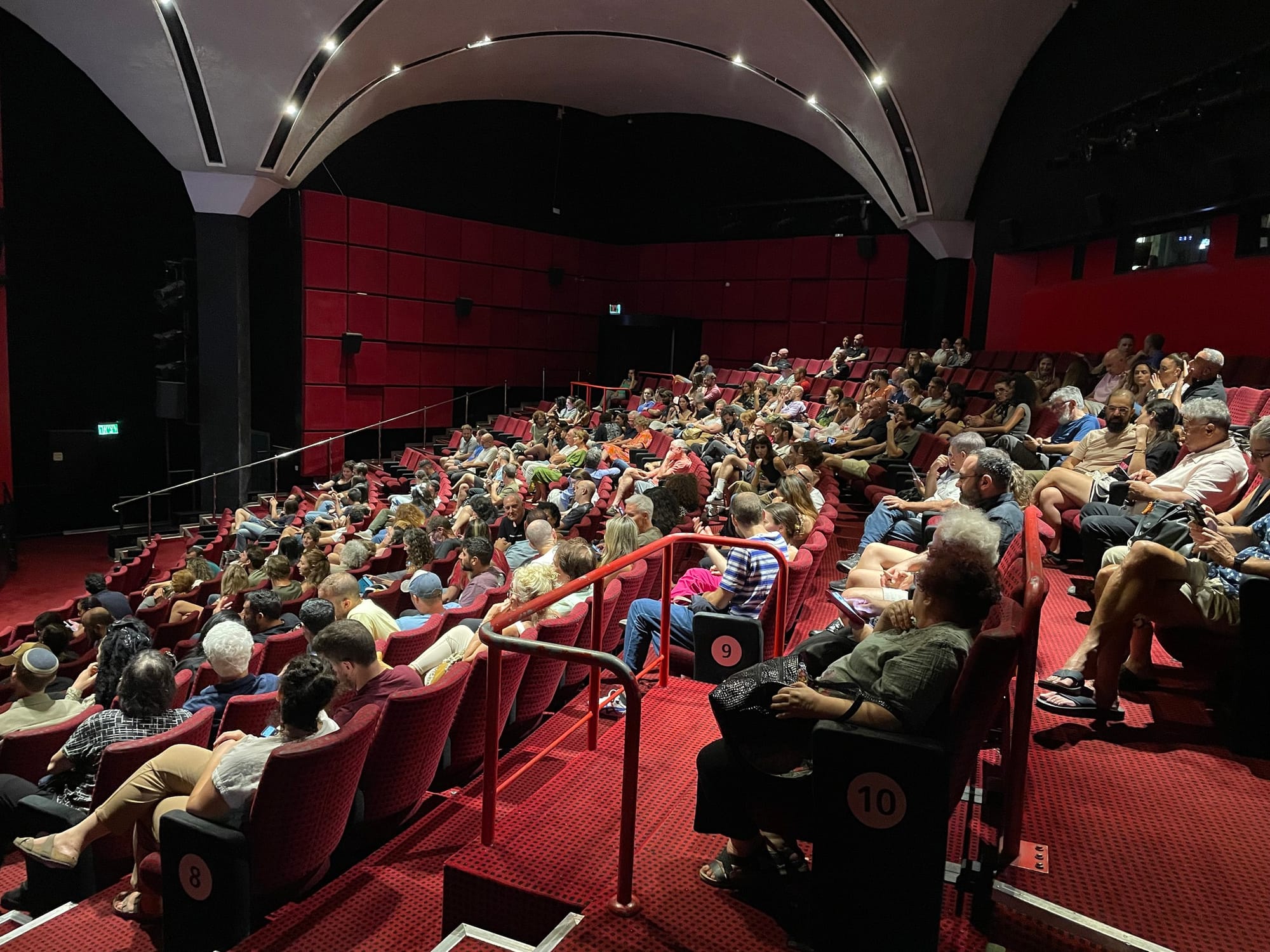 מלוח קצת חריף | הקרנות מיוחדות
