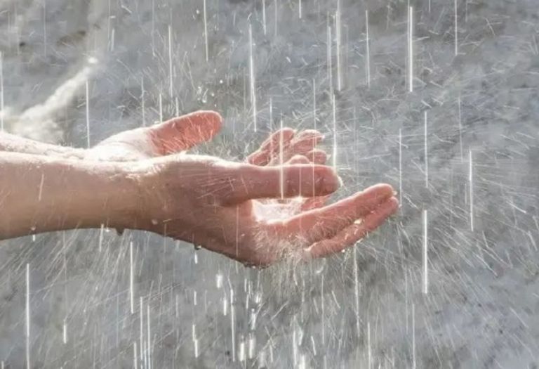 ให้ร่างกายได้โดนน้ำฝนในช่วงแรก