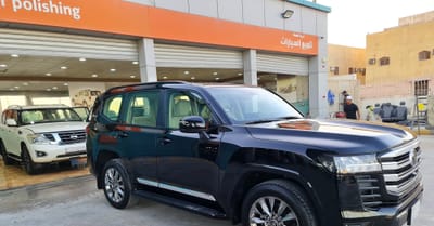 أهم 10 نصائح للحفاظ على لمعان طلاء سيارتك في الرياض طوال السنة