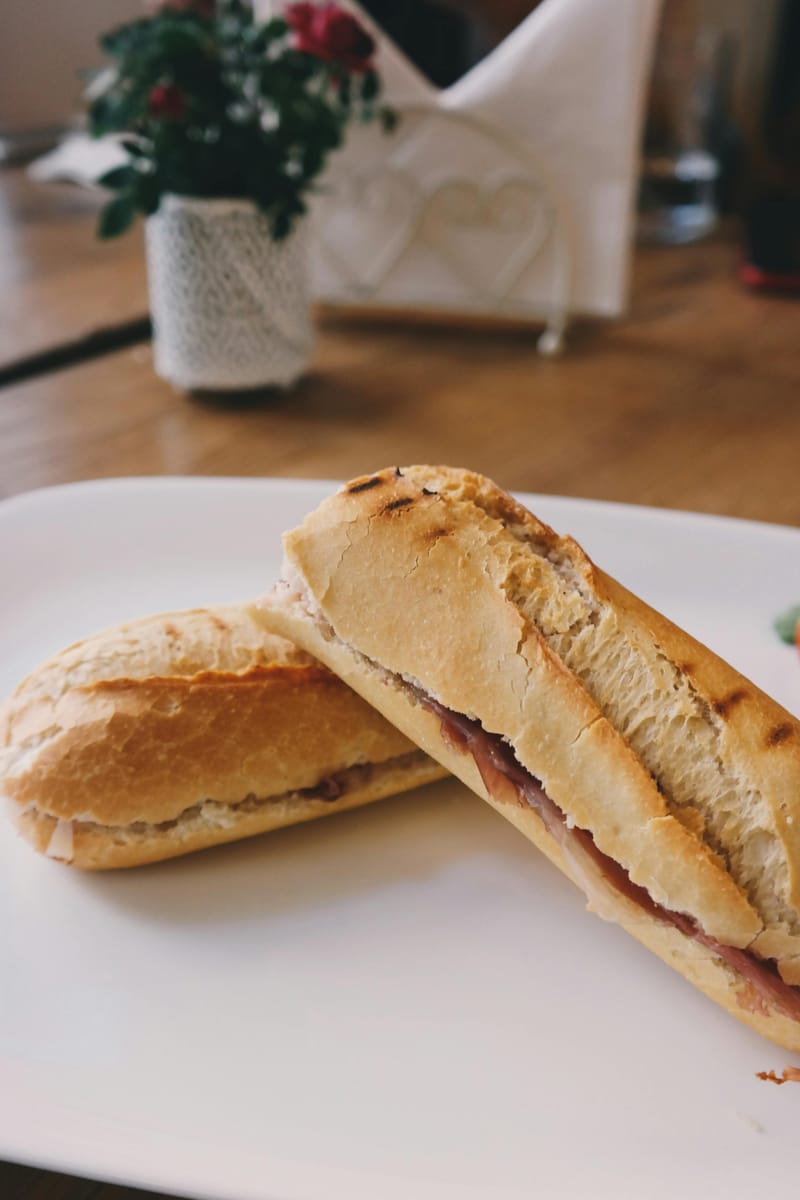 Baguette con Jamón y Queso