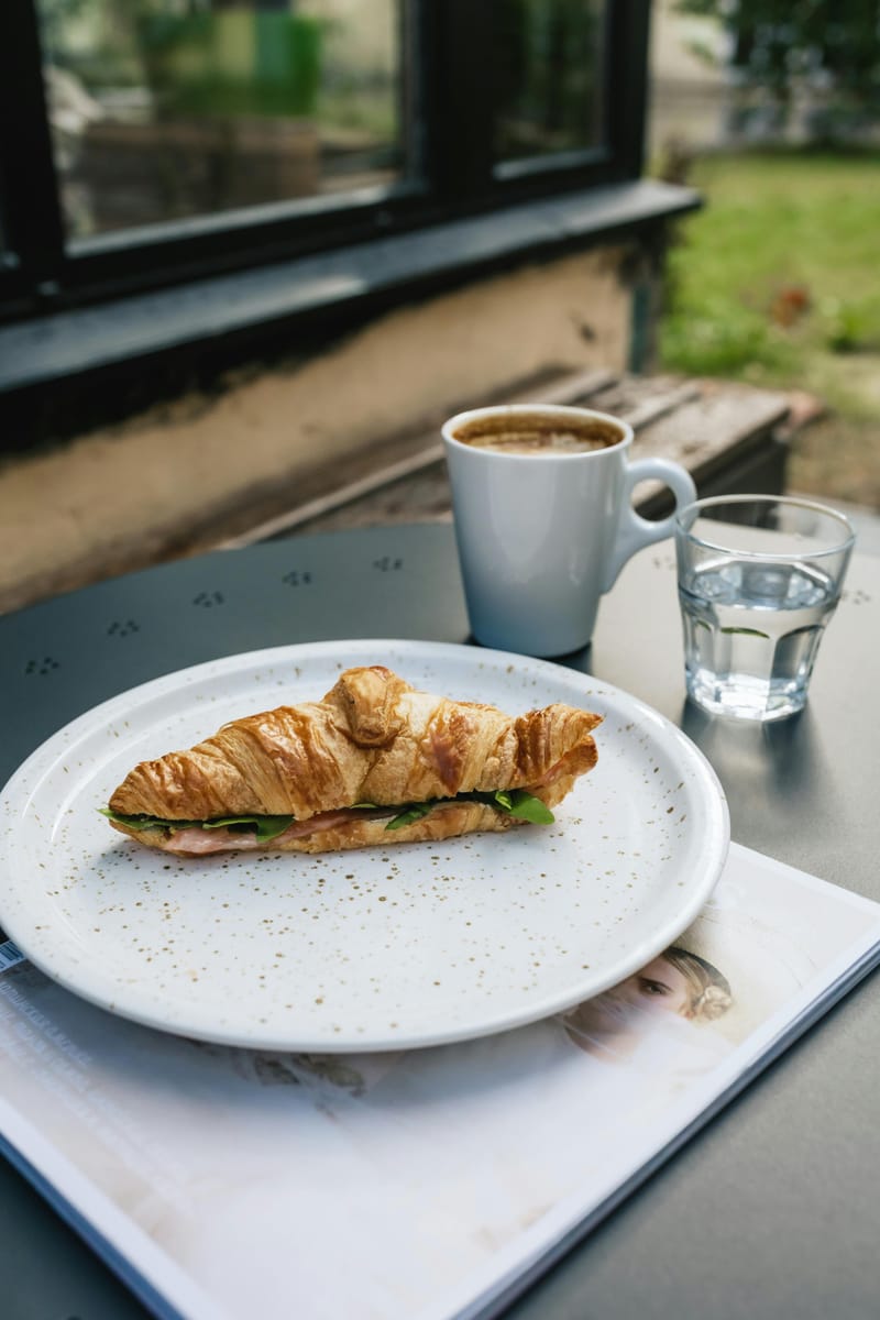 Croissant con Jamón y Queso