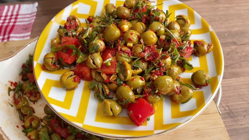 YEŞİL ZEYTİN SALATA