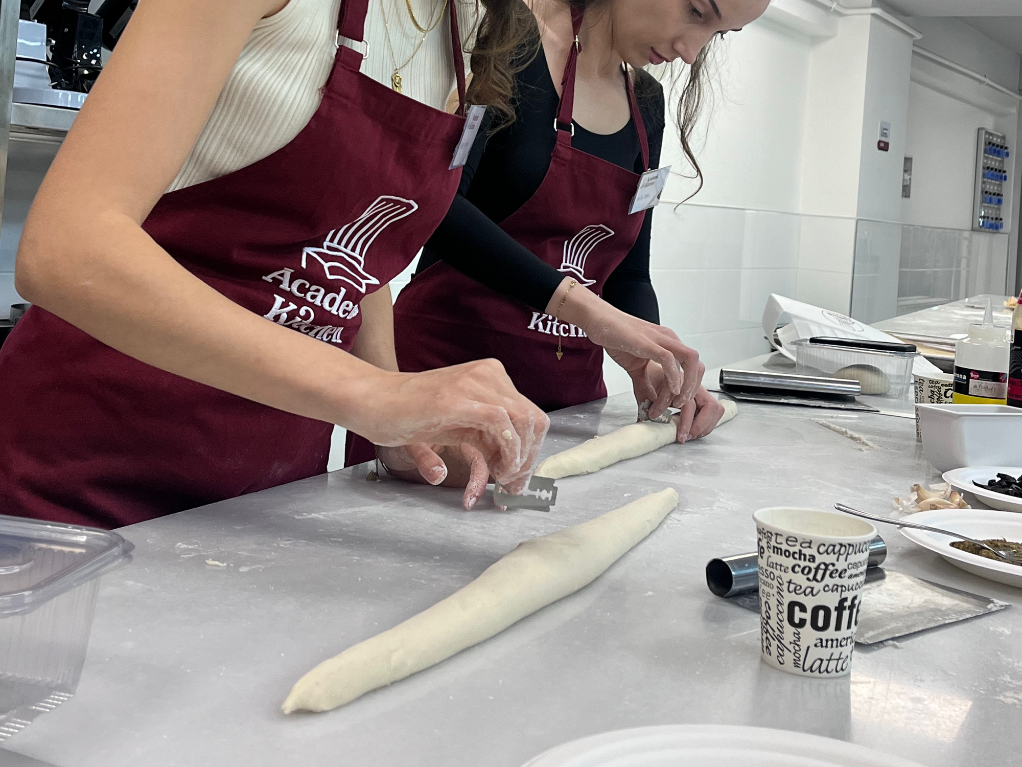 Evde Ekmek Yapmayı Öğrenmek için Academic Kitchen Mutfağındalar