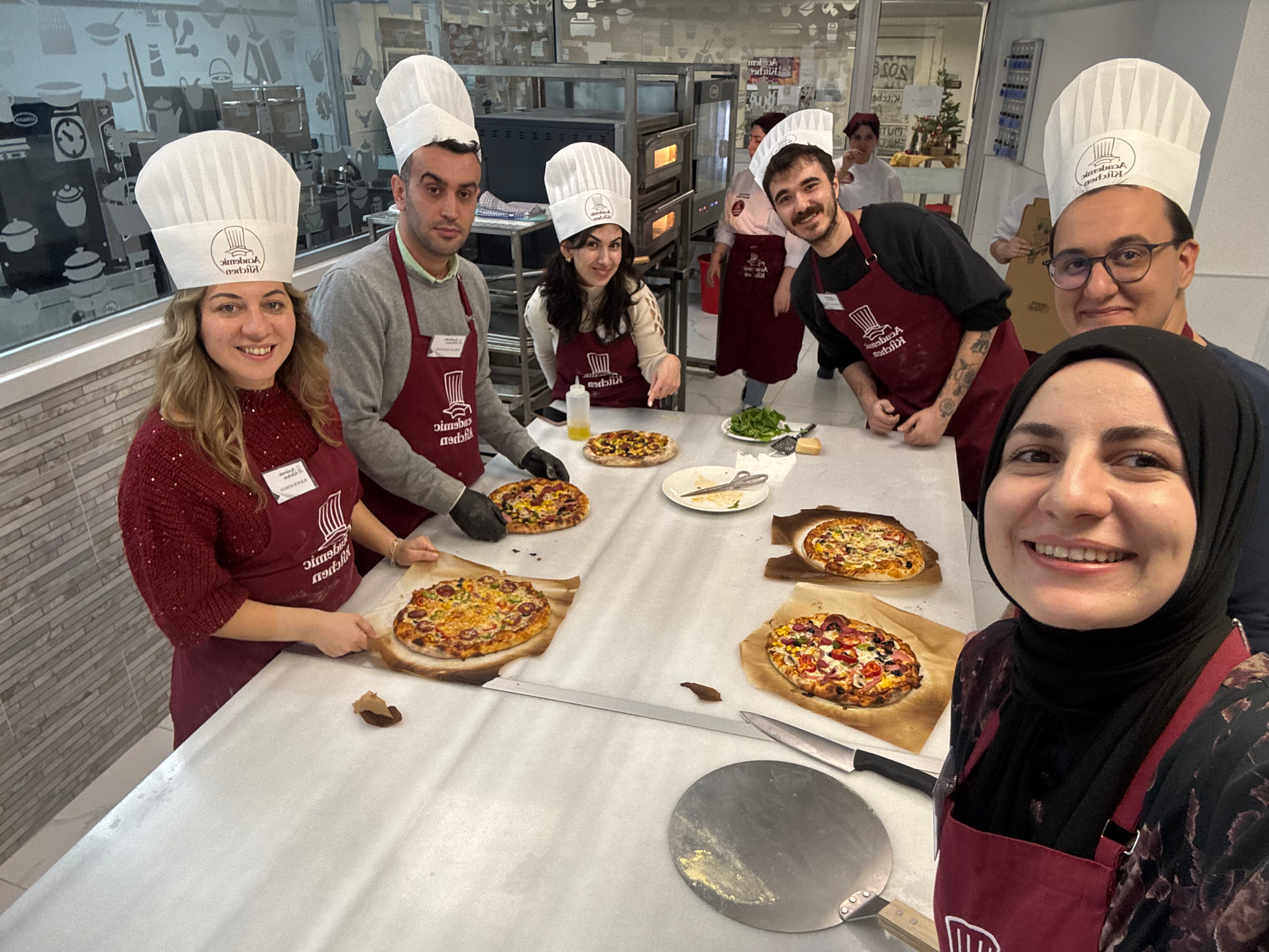 Ford Otosan Yapay Zeka Ekibi Pizza ve Cookie Workshop’ta Buluştu