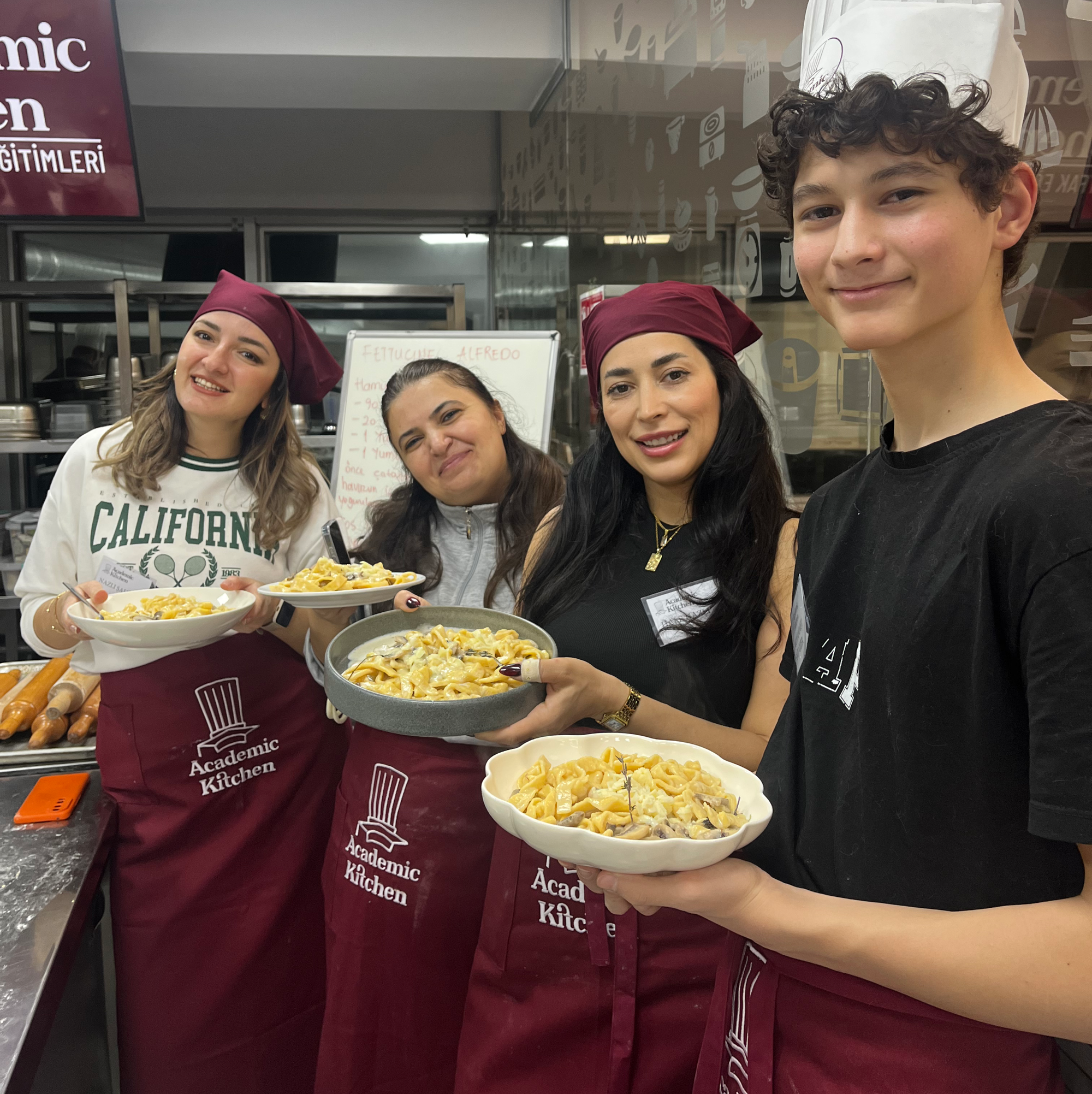 Gastronomi Tutkunları Aynı Tezgahta: Fettuccine Makarna Workshop