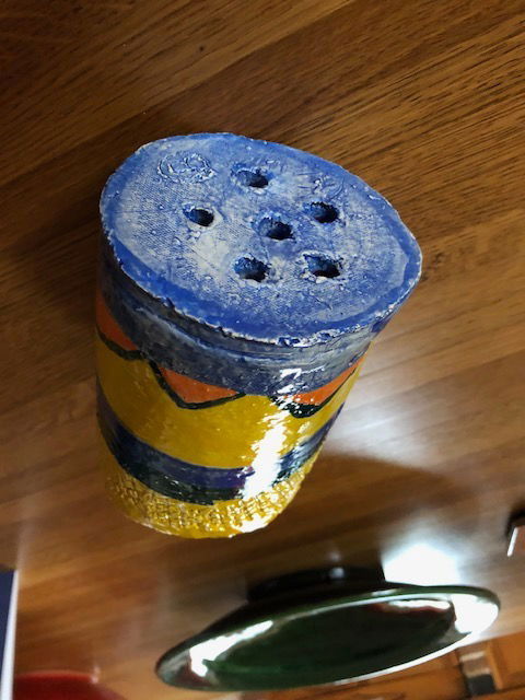 pot troué pour couverts