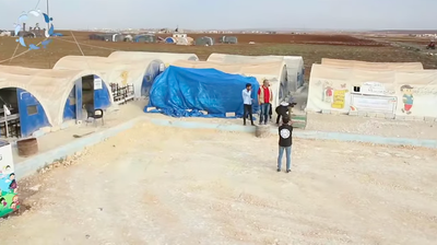 خيمة للعلم... وطن صغير في قلب المخيم