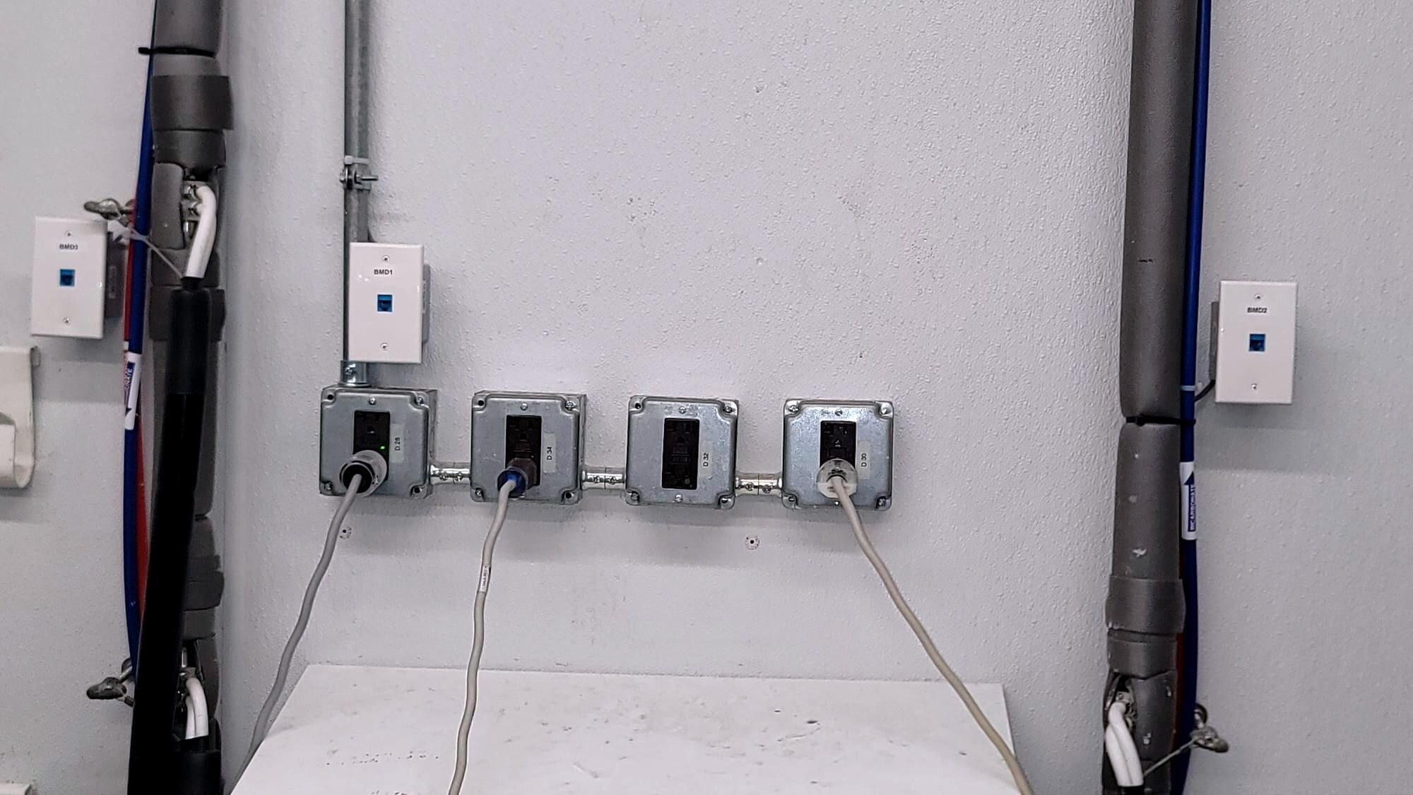 DATA WIRE PULL